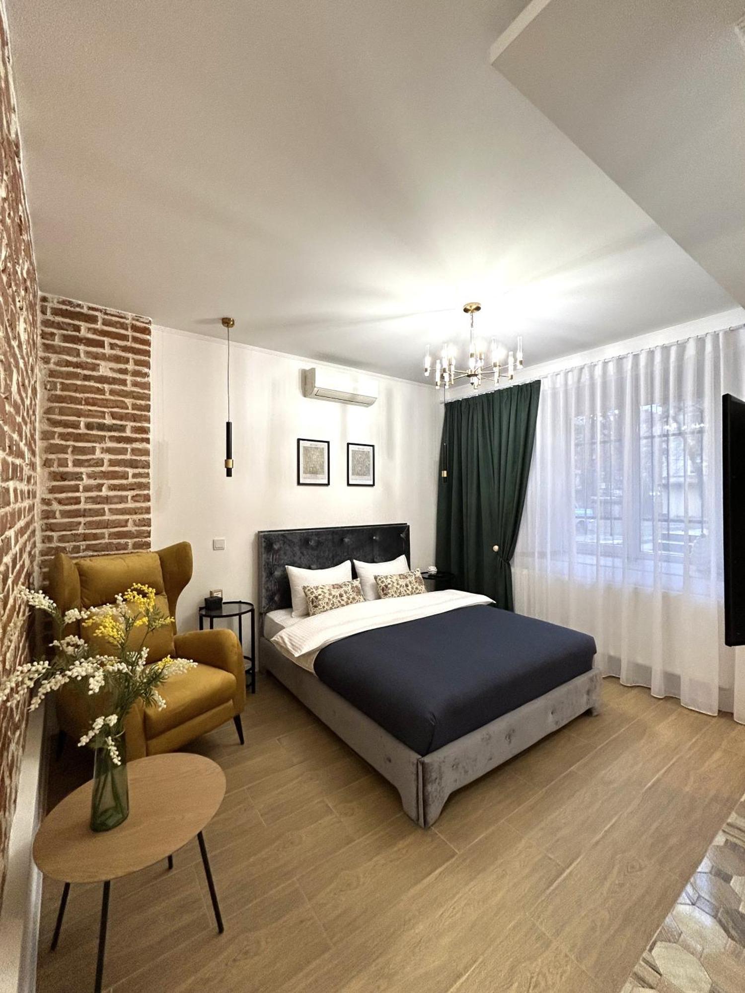 Modern Apartment, 100M To Opera Львов Экстерьер фото
