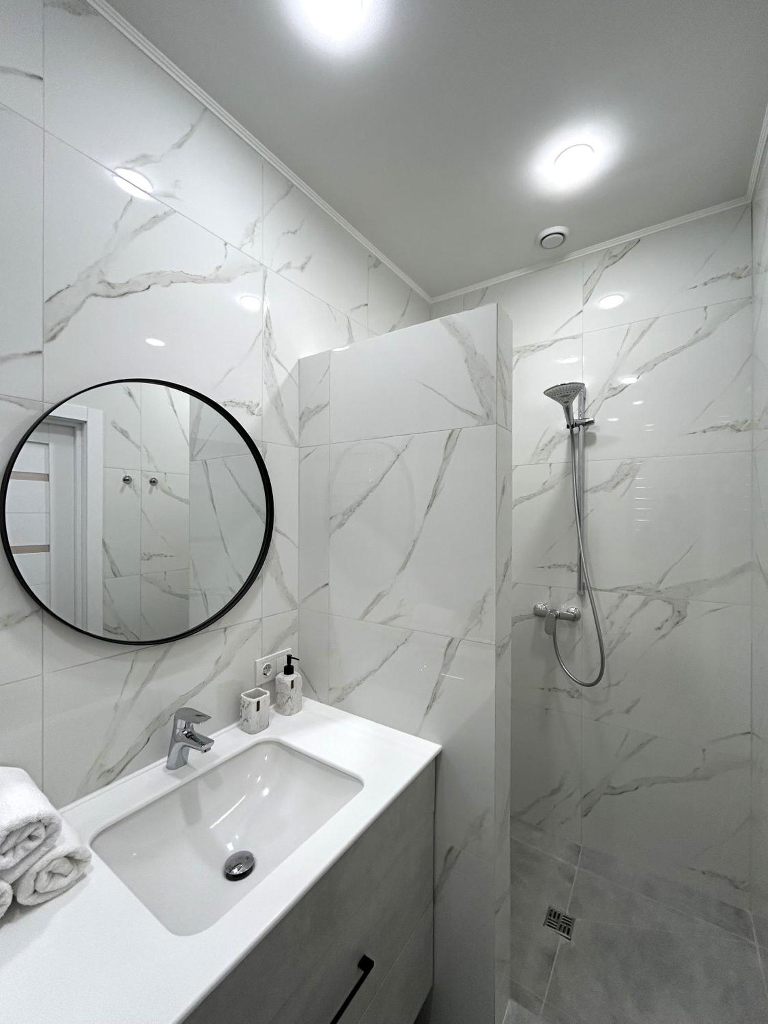 Modern Apartment, 100M To Opera Львов Экстерьер фото