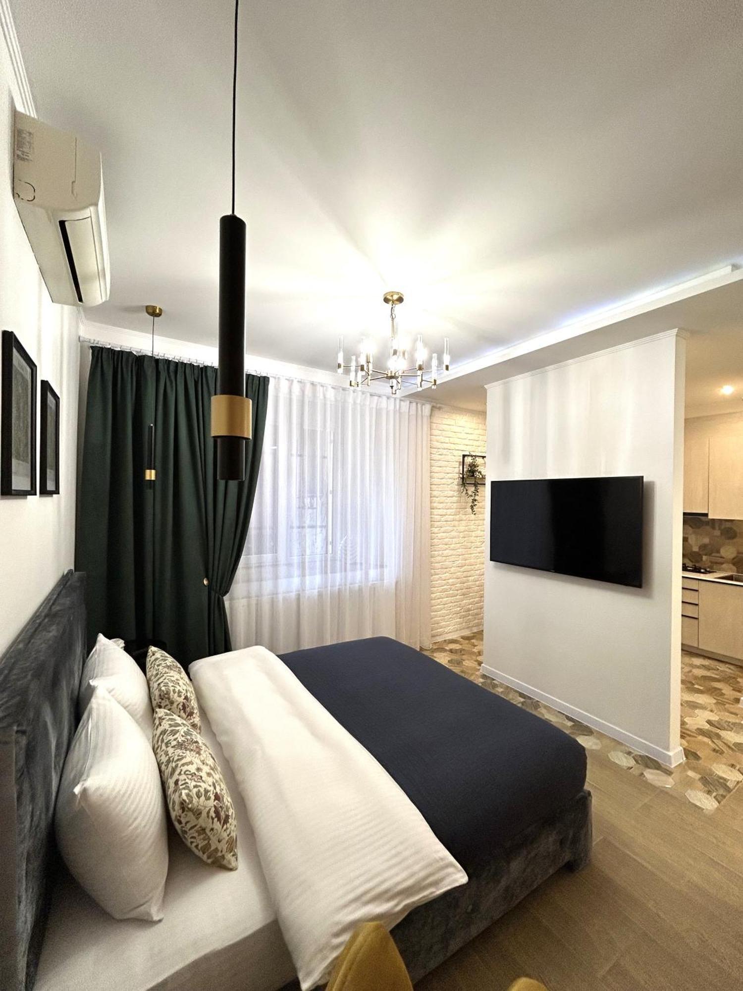 Modern Apartment, 100M To Opera Львов Экстерьер фото